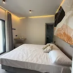 Privata Con Piscina - Moddissi Charme Trappola