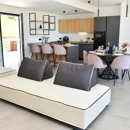 Privata Con Piscina - Moddissi Charme Trappola