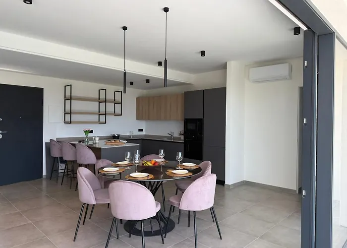 Privata Con Piscina - Moddissi Charme