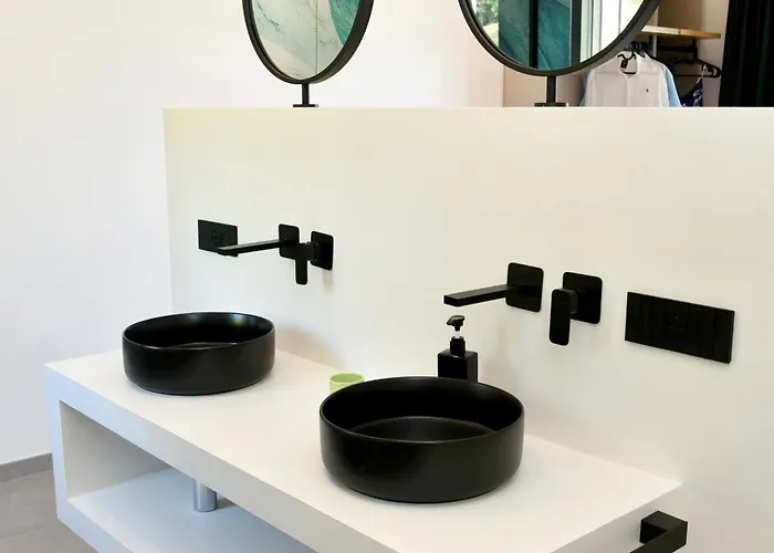 Privata Con Piscina - Moddissi Charme Villa *