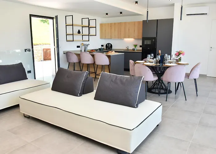 Privata Con Piscina - Moddissi Charme Trappola